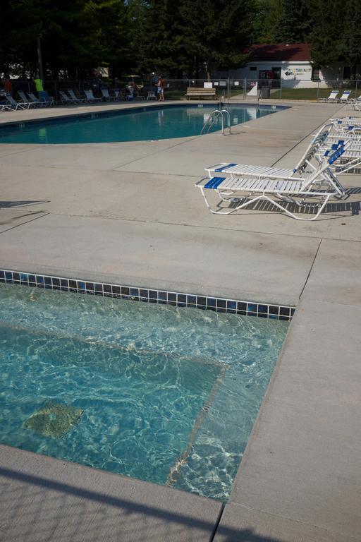Plymouth Rock Camping Resort Basic Cabin Elkhart Lake Екстер'єр фото